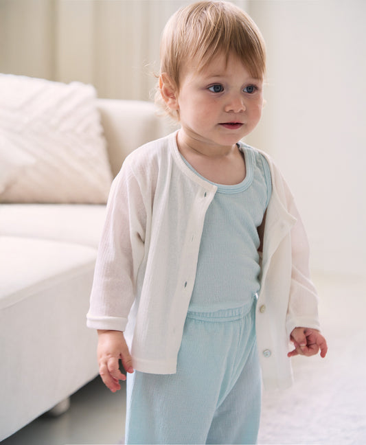 Boys' trendy clothing set with soft cotton top and elastic pants