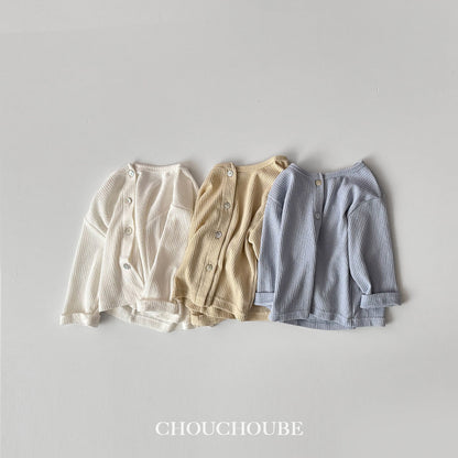 Three children's shirts in white, beige, and blue on a gray background with 'CHOUCHOUBE' branding.